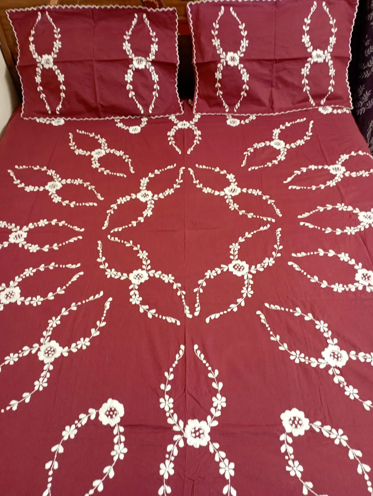 Nice Things Queen Size Double Bed Handwork Embroidery Bedsheets 200 Thread Count Maroon 01